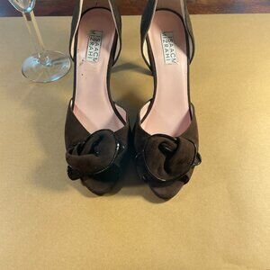 ✨ Isaac Mizrahi Brown Suede Floral Peep Toe Heels ✨